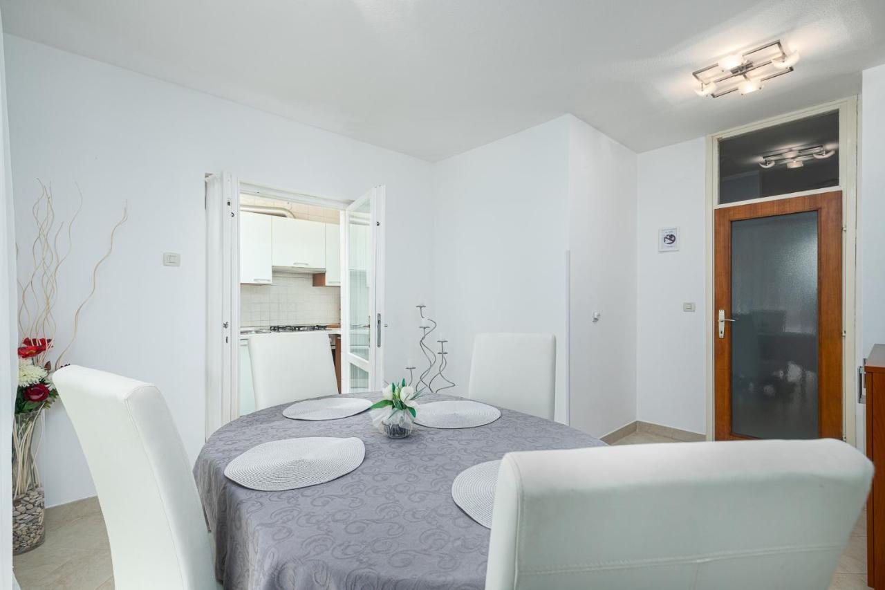 Dea B4+1 Apartment โปเรช ภายนอก รูปภาพ